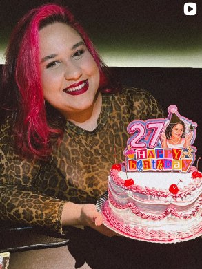 Publicação do Instagram de aniversário, com bolo comemorativo